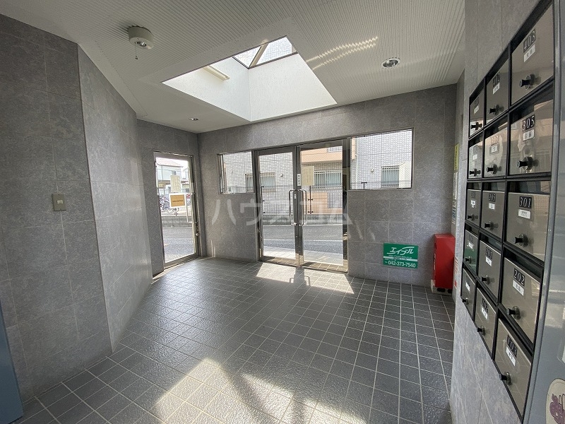 28/30 エントランス