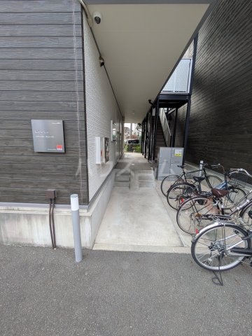 23/30 エントランス