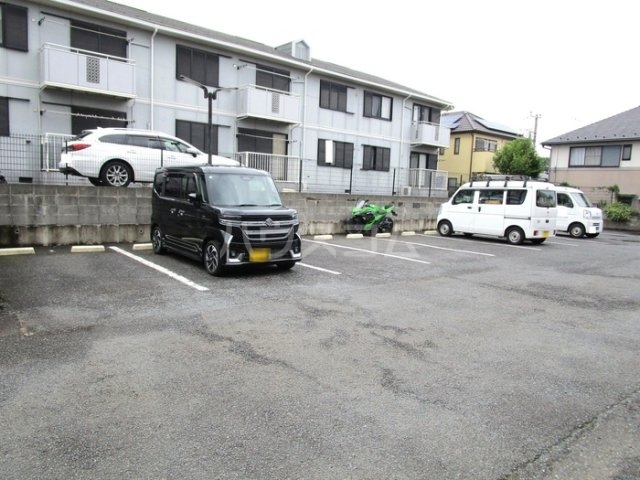18/27 駐車場
