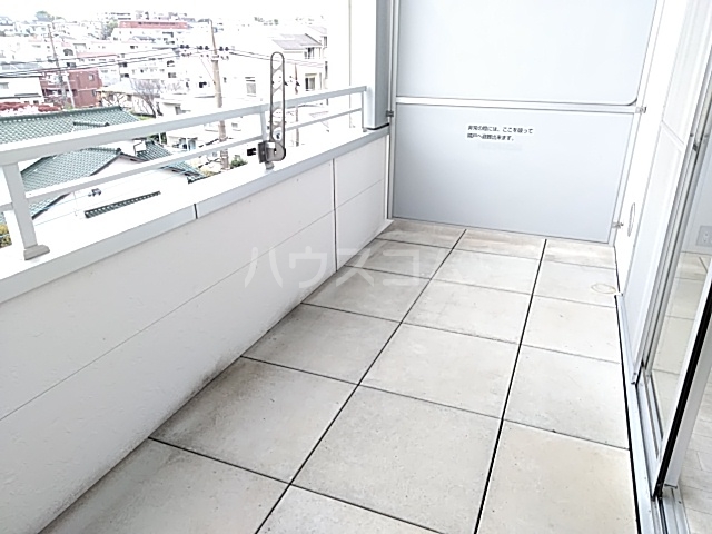 19/28 バルコニー