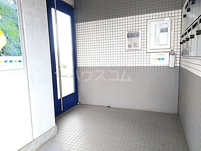 22/28 エントランス