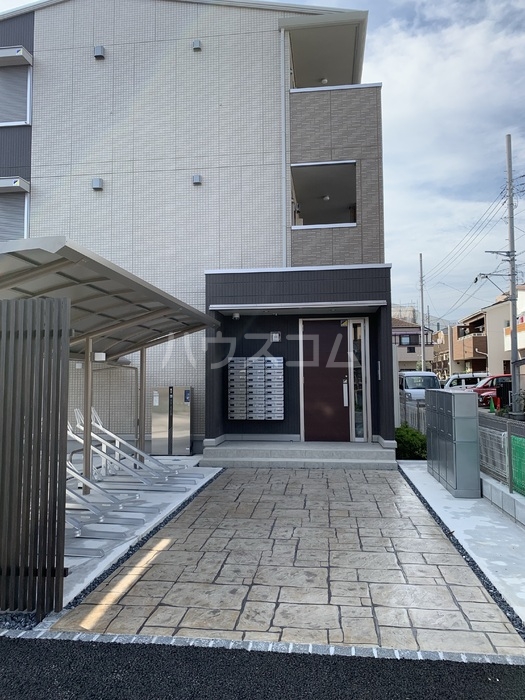 23/30 エントランス