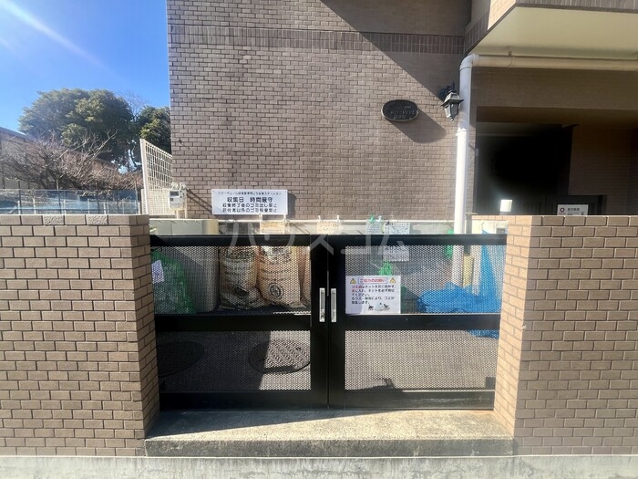 21/22 エントランス