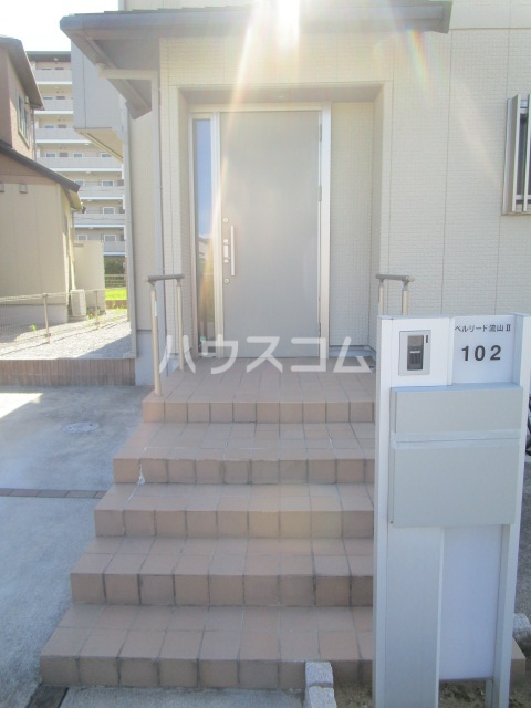 23/30 エントランス