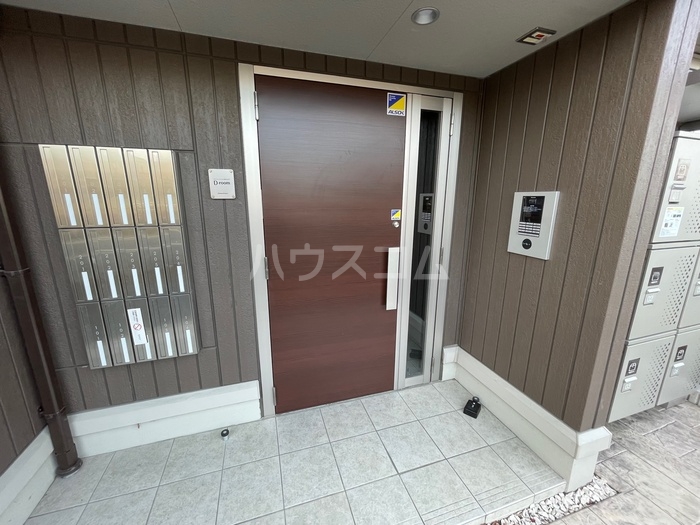 27/30 エントランス