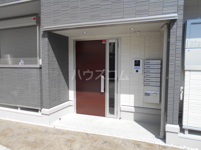 16/23 エントランス