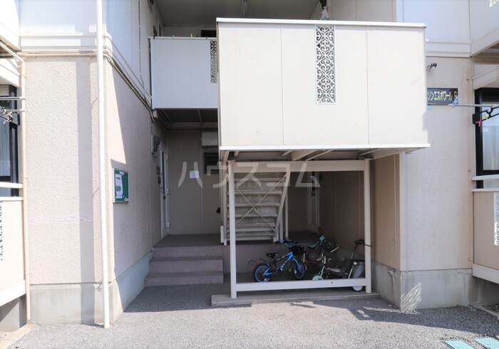 16/27 エントランス