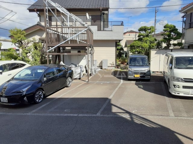28/30 駐車場