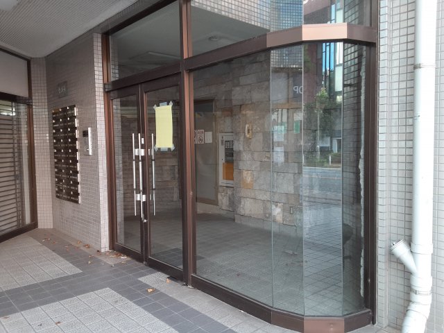 27/30 エントランス