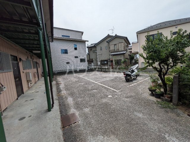20/29 駐車場