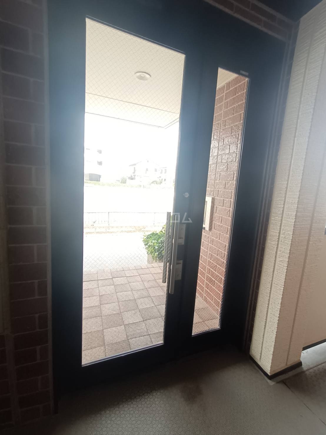 28/30 エントランス