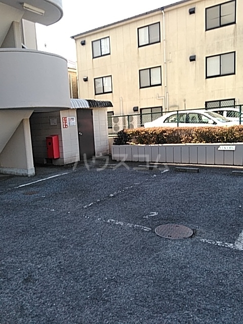 28/30 駐車場