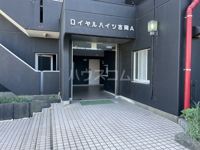 23/30 エントランス
