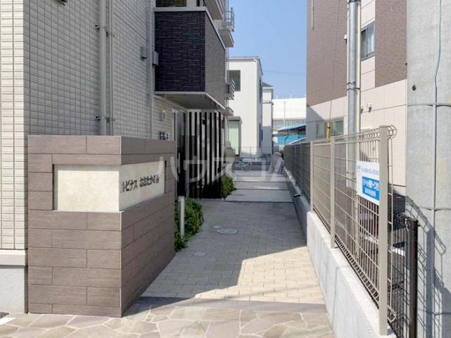 16/27 エントランス