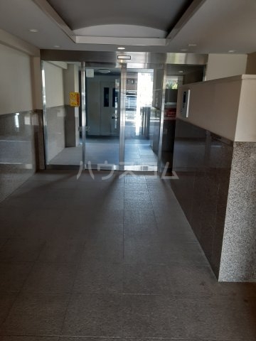 28/30 エントランス