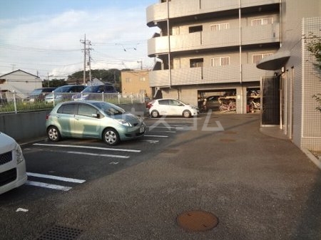 28/30 駐車場