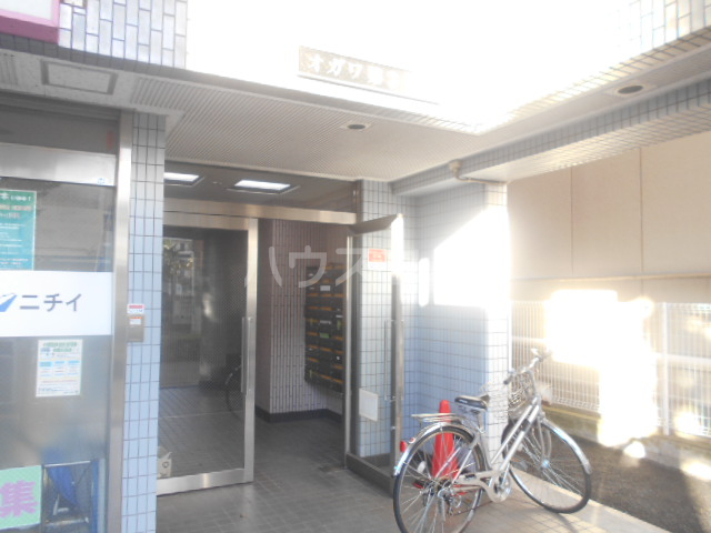 22/27 エントランス