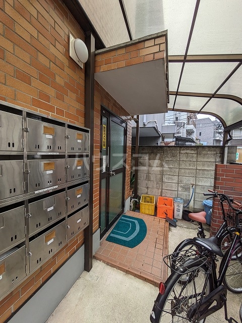 19/27 エントランス