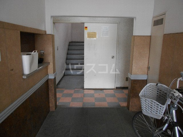 17/27 エントランス