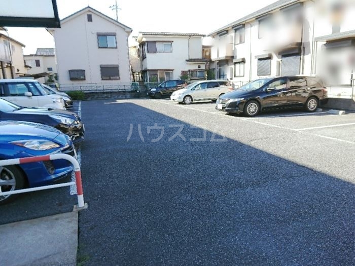 18/27 駐車場