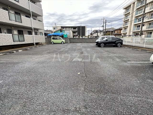 23/30 駐車場
