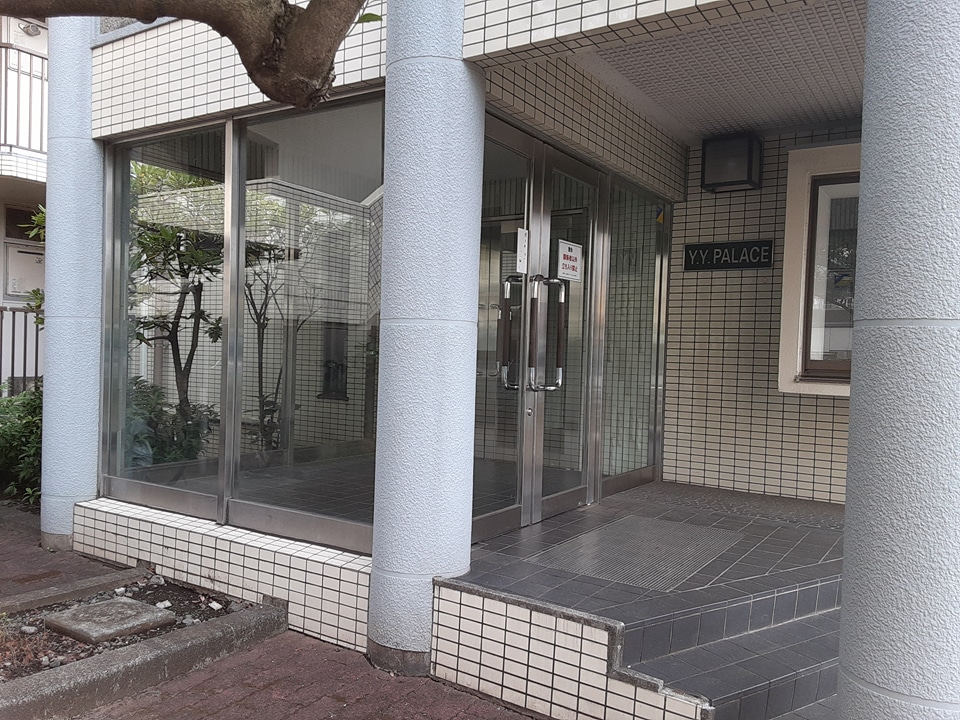 23/30 エントランス