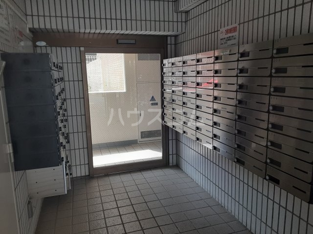 26/30 エントランス