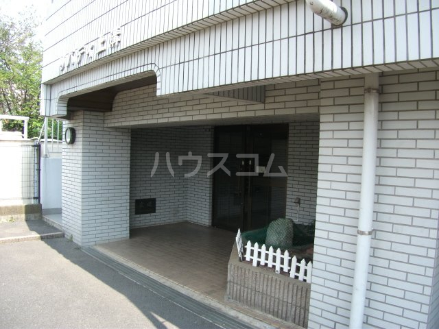 18/28 エントランス