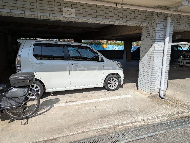 23/30 駐車場