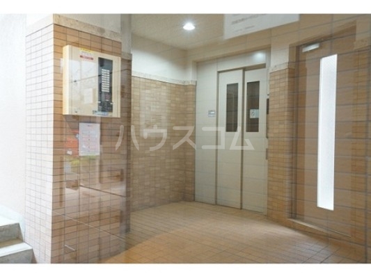 22/28 エントランス