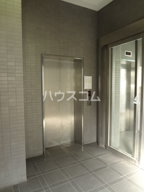 22/30 エントランス