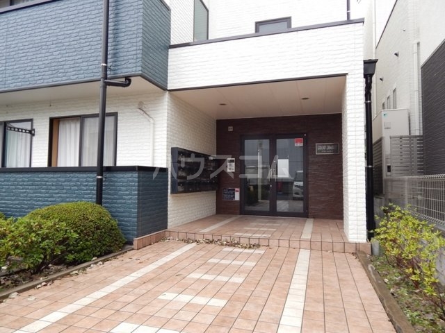 21/30 エントランス