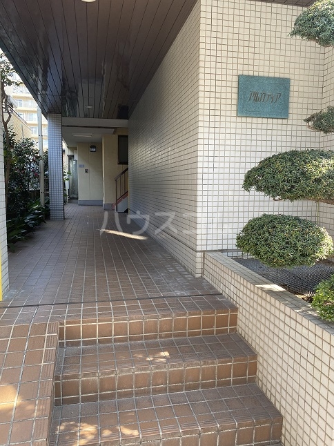 18/26 エントランス