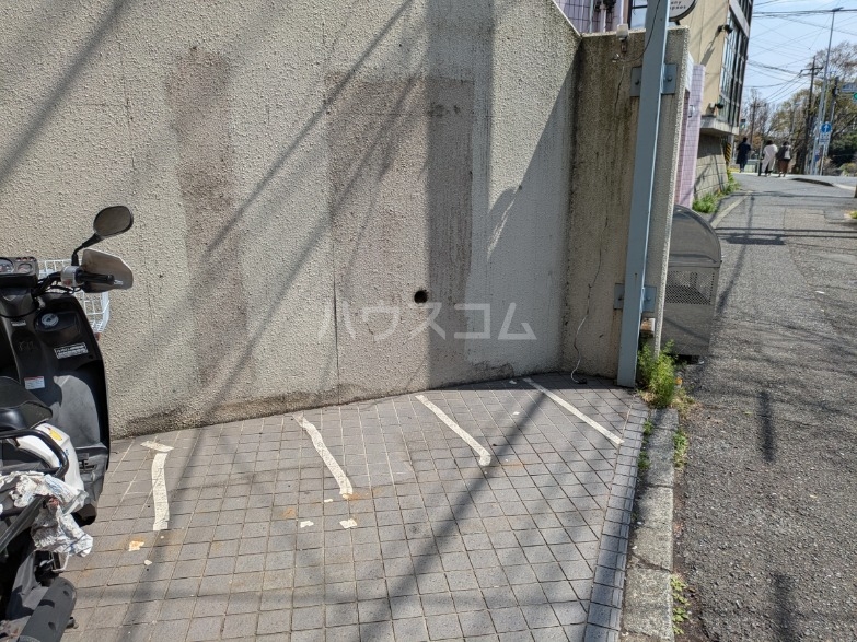 22/26 駐車場