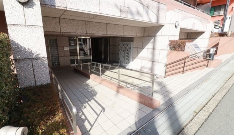 16/26 エントランス