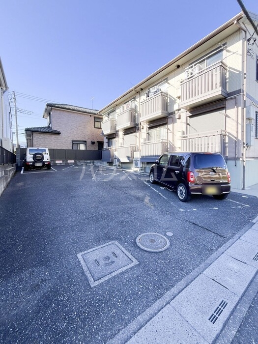 18/27 駐車場