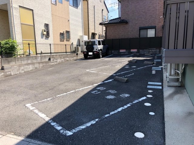 13/22 駐車場