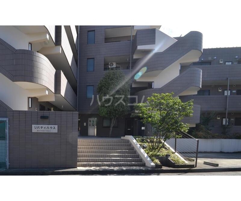 22/30 エントランス