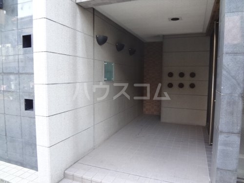 28/30 エントランス