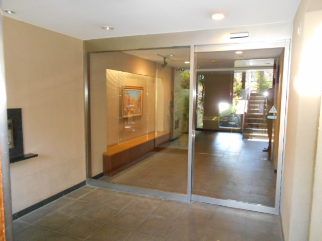 24/27 エントランス