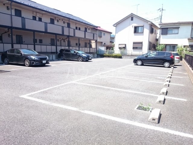 18/27 駐車場