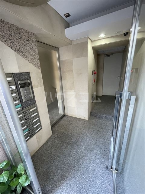 23/30 エントランス