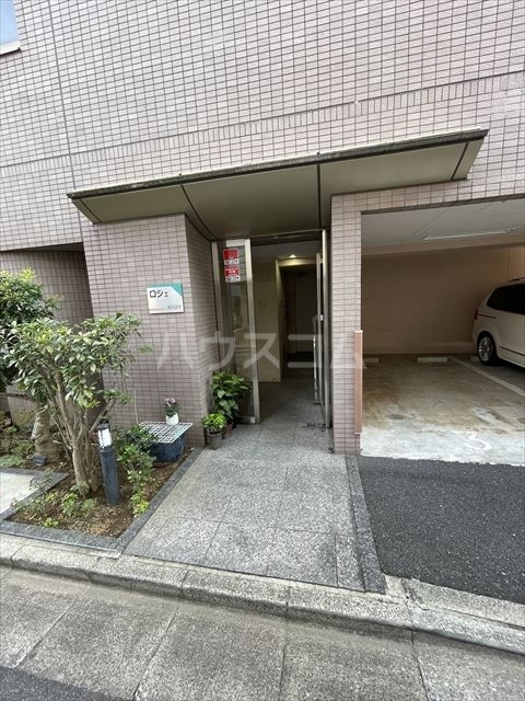 24/30 エントランス