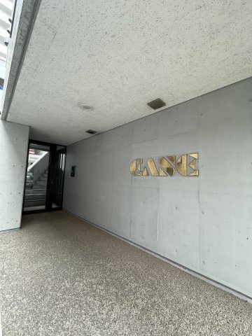 28/30 エントランス