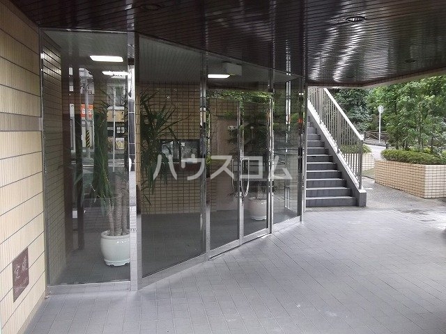 25/30 エントランス