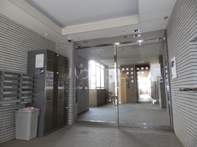 21/30 エントランス