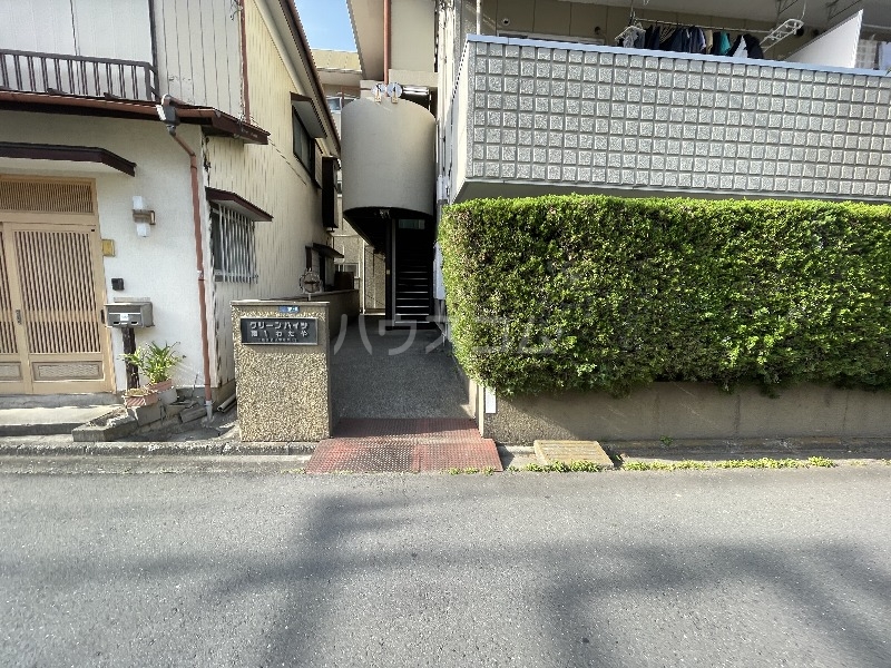 20/29 エントランス