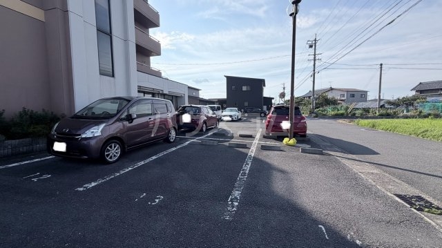 21/28 駐車場