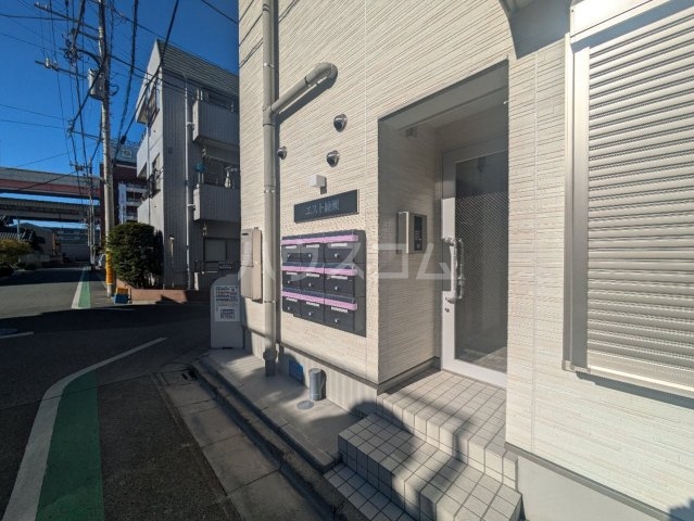 19/27 エントランス