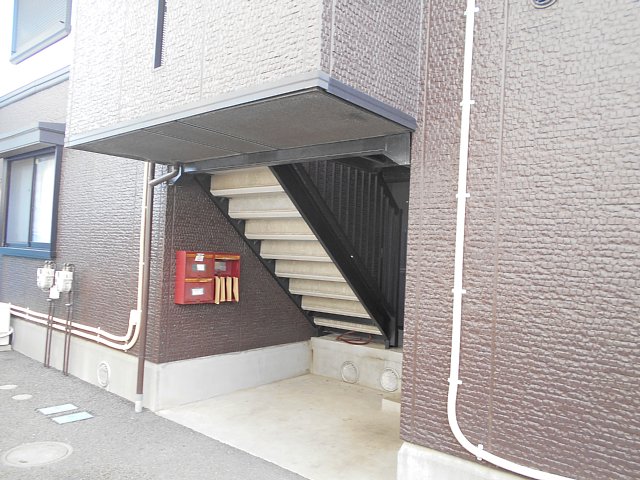 27/30 エントランス